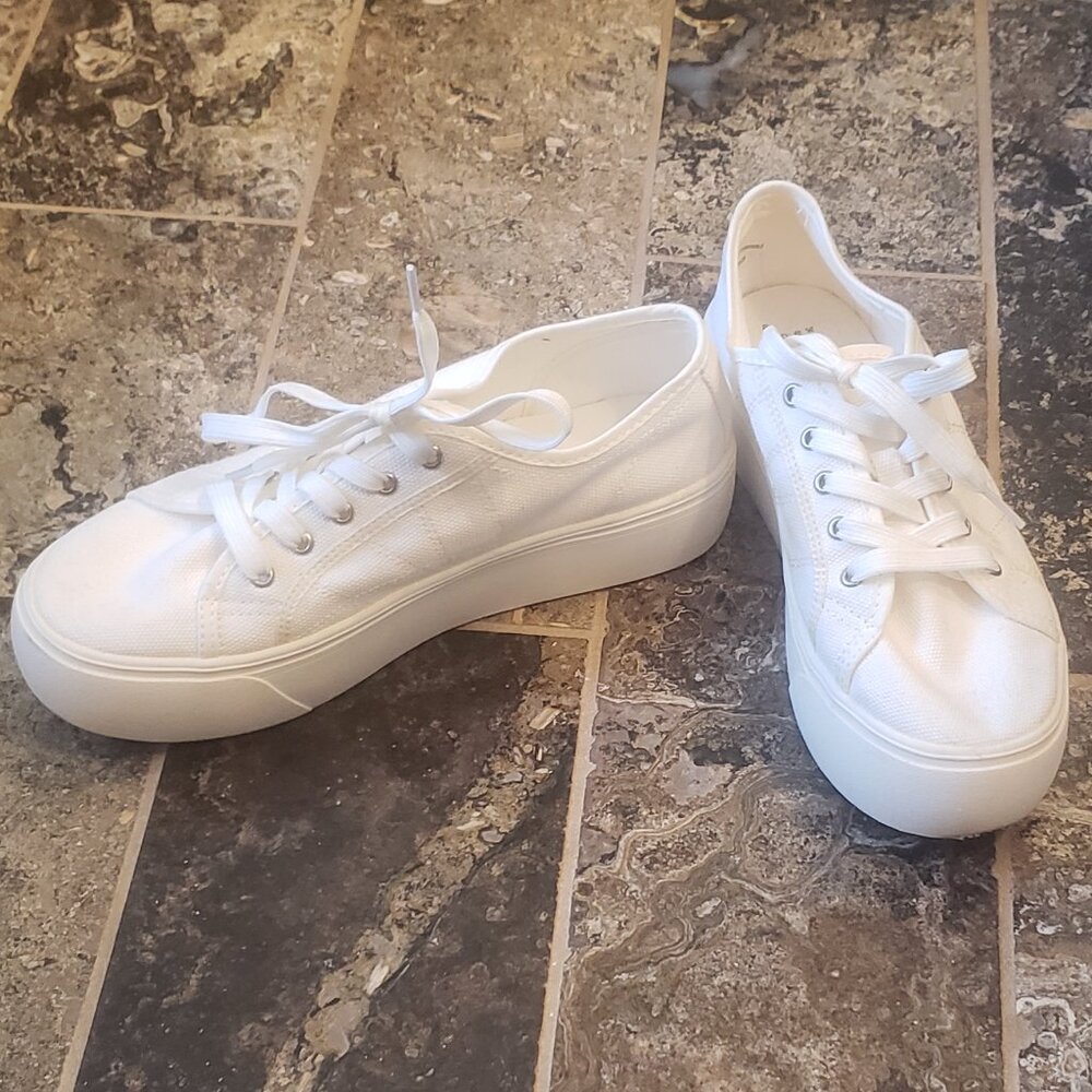 A New Day White Canvas Sneakers, Size 10 - Picture 2 of 8